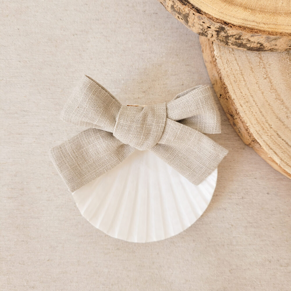 Concha vieira com laço em linho