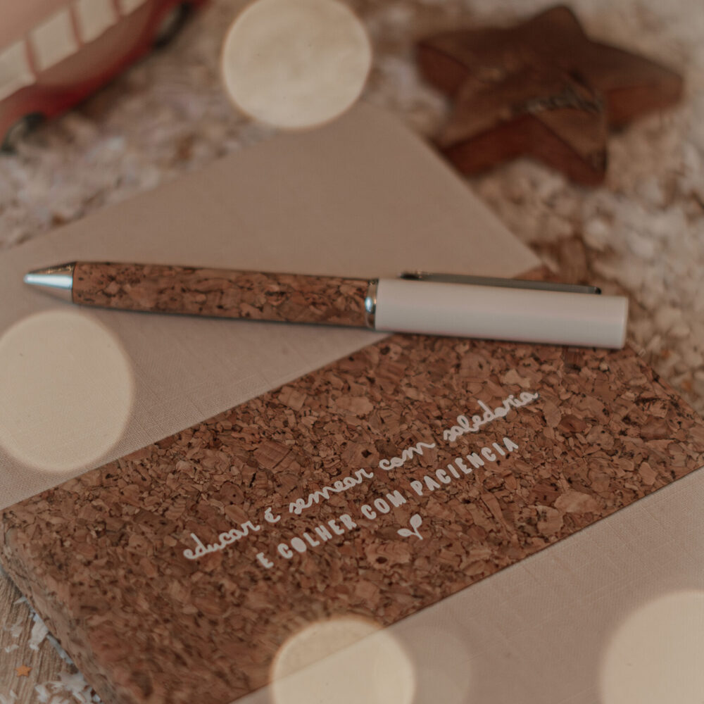 Conjunto caderno e esferográfica