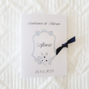 Menino/a com cartão personalizado - Image 3